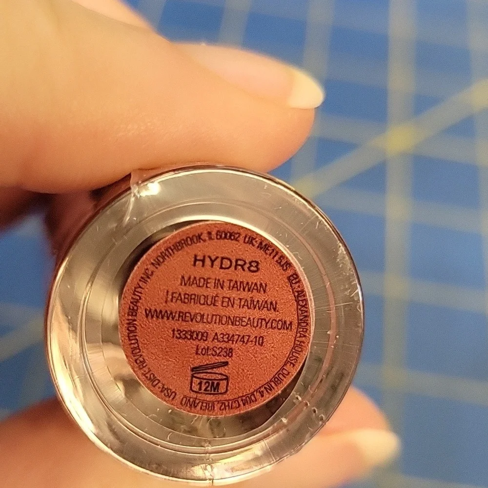 Revolution Lip Gloss w Peptides 4.6ml - Hydr8
